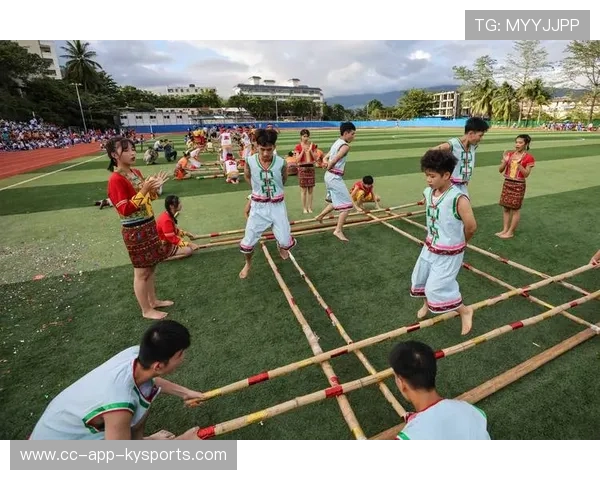竹竿跳比赛，传统技艺在现代赛场焕发新光，跳竹竿舞视频